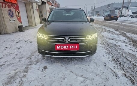 Volkswagen Tiguan II, 2021 год, 3 999 999 рублей, 6 фотография