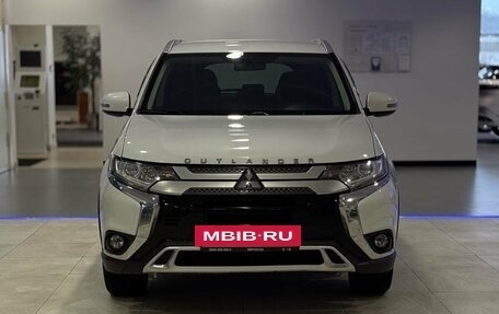 Mitsubishi Outlander III рестайлинг 3, 2021 год, 2 740 000 рублей, 5 фотография