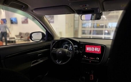 Mitsubishi Outlander III рестайлинг 3, 2021 год, 2 740 000 рублей, 16 фотография