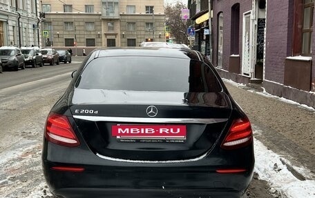 Mercedes-Benz E-Класс, 2019 год, 1 900 000 рублей, 4 фотография