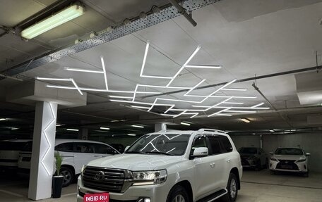 Toyota Land Cruiser 200, 2015 год, 5 000 000 рублей, 1 фотография