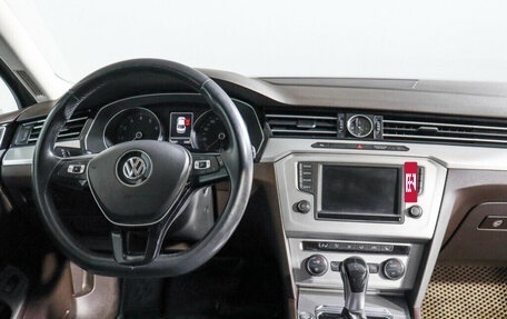 Volkswagen Passat B8 рестайлинг, 2015 год, 1 790 000 рублей, 12 фотография