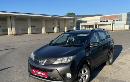 Toyota RAV4, 2013 год, 1 900 000 рублей, 2 фотография