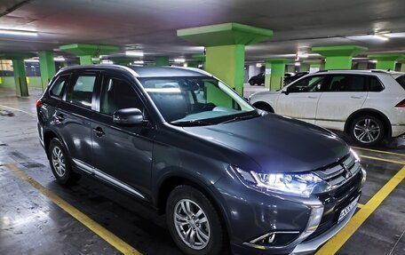 Mitsubishi Outlander III рестайлинг 3, 2018 год, 2 620 000 рублей, 6 фотография