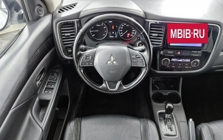 Mitsubishi Outlander III рестайлинг 3, 2016 год, 1 549 000 рублей, 15 фотография