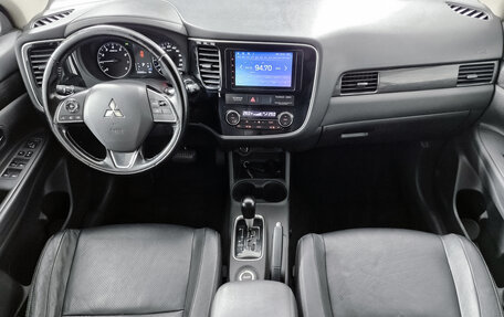 Mitsubishi Outlander III рестайлинг 3, 2016 год, 1 549 000 рублей, 21 фотография