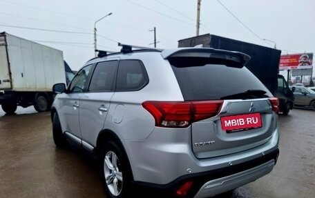 Mitsubishi Outlander III рестайлинг 3, 2022 год, 3 150 000 рублей, 4 фотография