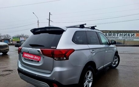 Mitsubishi Outlander III рестайлинг 3, 2022 год, 3 150 000 рублей, 3 фотография