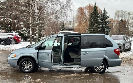 Chrysler Town & Country IV, 2005 год, 845 000 рублей, 3 фотография