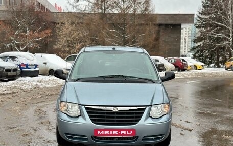 Chrysler Town & Country IV, 2005 год, 845 000 рублей, 10 фотография