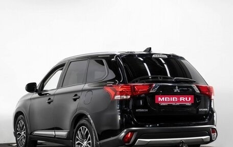 Mitsubishi Outlander III рестайлинг 3, 2017 год, 1 750 000 рублей, 6 фотография