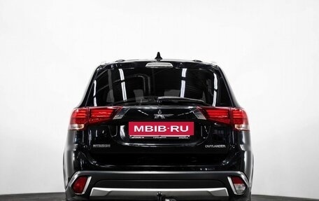 Mitsubishi Outlander III рестайлинг 3, 2017 год, 1 750 000 рублей, 5 фотография