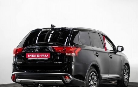 Mitsubishi Outlander III рестайлинг 3, 2017 год, 1 750 000 рублей, 4 фотография