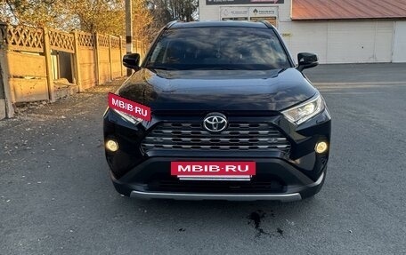 Toyota RAV4, 2021 год, 3 600 000 рублей, 8 фотография