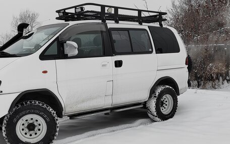 Mitsubishi Delica IV, 2004 год, 2 550 000 рублей, 3 фотография