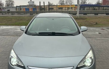 Opel Astra J, 2013 год, 800 000 рублей, 1 фотография