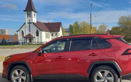 Toyota RAV4, 2021 год, 3 200 000 рублей, 2 фотография