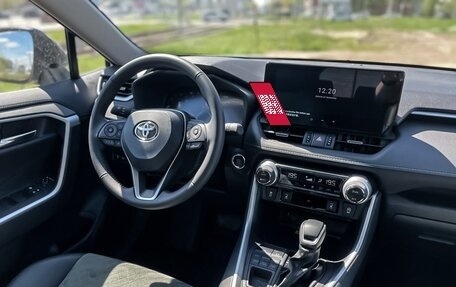 Toyota RAV4, 2024 год, 4 890 000 рублей, 13 фотография