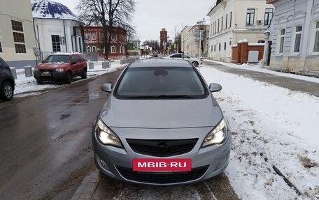 Opel Astra J, 2010 год, 600 000 рублей, 4 фотография