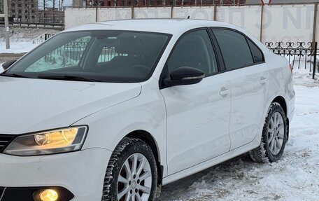 Volkswagen Jetta VI, 2013 год, 1 079 000 рублей, 2 фотография