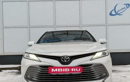 Toyota Camry, 2018 год, 3 070 000 рублей, 3 фотография