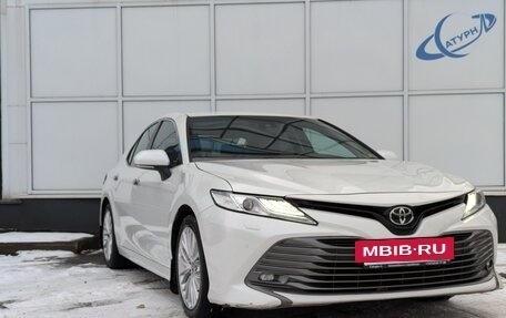 Toyota Camry, 2018 год, 3 070 000 рублей, 5 фотография