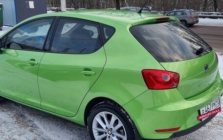 SEAT Ibiza IV рестайлинг 2, 2014 год, 997 000 рублей, 4 фотография