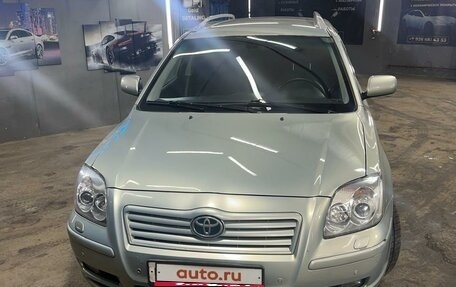 Toyota Avensis III рестайлинг, 2004 год, 855 000 рублей, 1 фотография