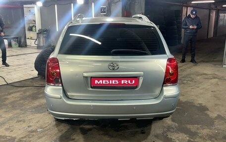 Toyota Avensis III рестайлинг, 2004 год, 855 000 рублей, 2 фотография