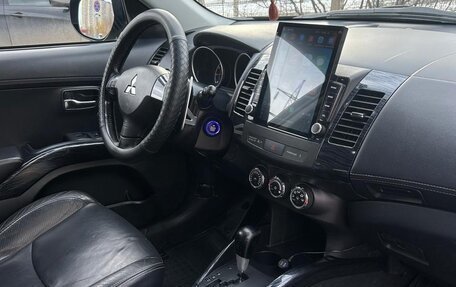 Mitsubishi Outlander III рестайлинг 3, 2011 год, 1 500 000 рублей, 9 фотография