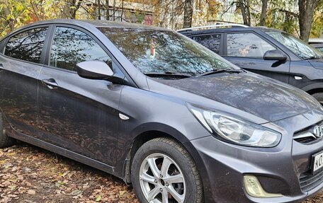 Hyundai Solaris II рестайлинг, 2012 год, 810 000 рублей, 2 фотография