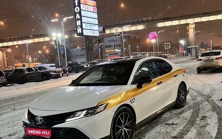 Toyota Camry, 2019 год, 1 950 000 рублей, 2 фотография