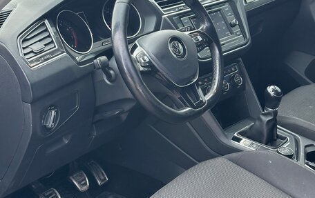 Volkswagen Tiguan II, 2018 год, 2 200 000 рублей, 11 фотография