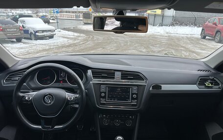 Volkswagen Tiguan II, 2018 год, 2 200 000 рублей, 14 фотография