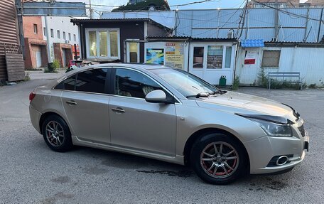 Chevrolet Cruze II, 2010 год, 800 000 рублей, 5 фотография