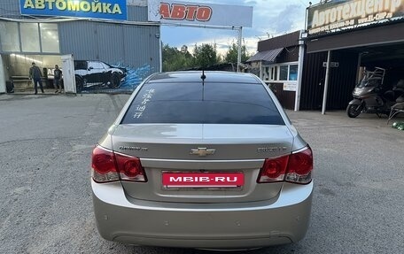 Chevrolet Cruze II, 2010 год, 800 000 рублей, 4 фотография