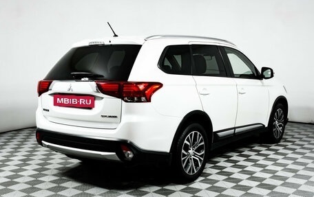 Mitsubishi Outlander III рестайлинг 3, 2015 год, 1 998 000 рублей, 5 фотография