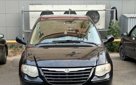 Chrysler Town & Country IV, 2004 год, 1 250 000 рублей, 2 фотография