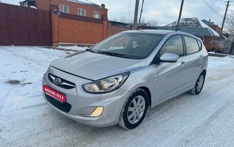 Hyundai Solaris II рестайлинг, 2012 год, 700 000 рублей, 16 фотография