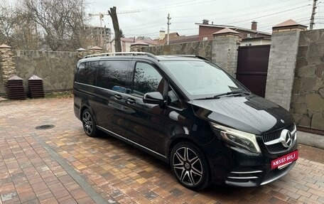 Mercedes-Benz V-Класс, 2019 год, 6 900 000 рублей, 3 фотография