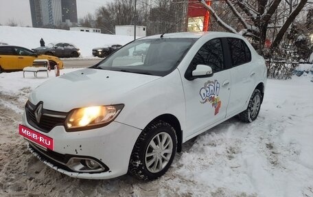 Renault Logan II, 2016 год, 725 000 рублей, 2 фотография