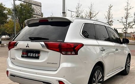 Mitsubishi Outlander III рестайлинг 3, 2022 год, 2 999 257 рублей, 4 фотография