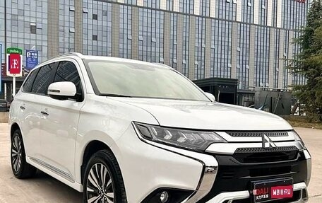 Mitsubishi Outlander III рестайлинг 3, 2022 год, 2 999 257 рублей, 1 фотография