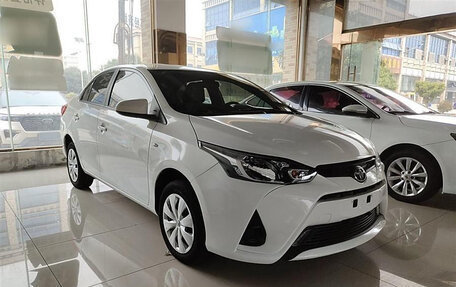 Toyota Yaris XP150 рестайлинг, 2021 год, 1 180 000 рублей, 2 фотография