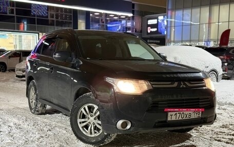 Mitsubishi Outlander III рестайлинг 3, 2013 год, 1 450 000 рублей, 3 фотография