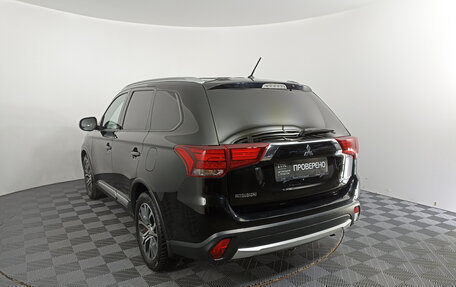 Mitsubishi Outlander III рестайлинг 3, 2016 год, 2 289 000 рублей, 7 фотография