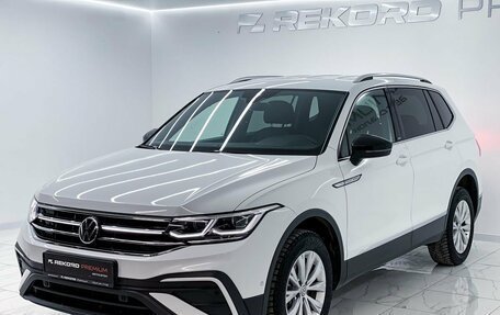 Volkswagen Tiguan II, 2023 год, 4 999 000 рублей, 3 фотография