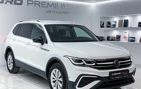 Volkswagen Tiguan II, 2023 год, 4 999 000 рублей, 5 фотография