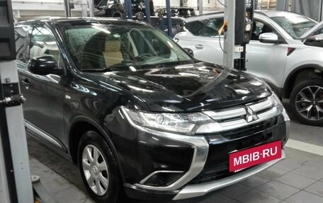 Mitsubishi Outlander III рестайлинг 3, 2018 год, 1 720 000 рублей, 2 фотография