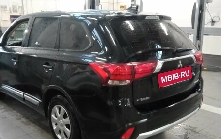 Mitsubishi Outlander III рестайлинг 3, 2018 год, 1 720 000 рублей, 4 фотография